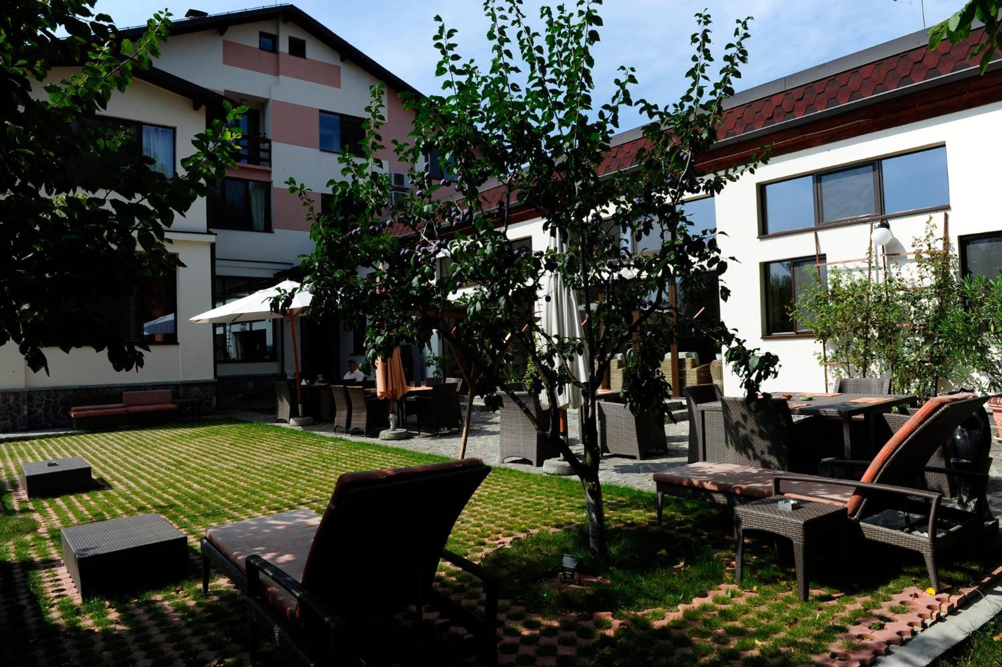 Resort Bali Spa Cornu de Jos Exterior foto